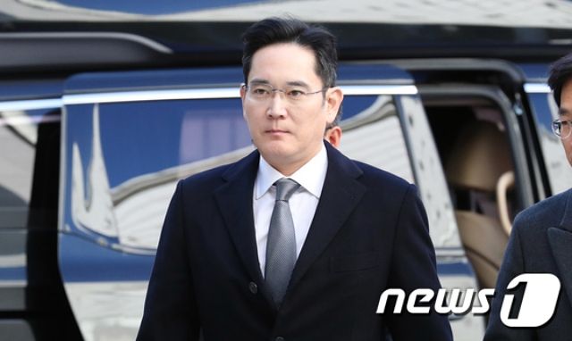 이재용 부회장, '국정농단' 파기환송심 3차 공판 출석