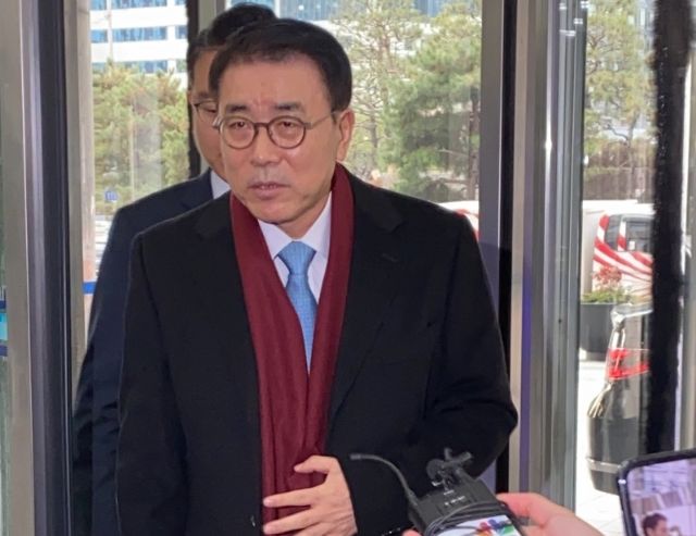 檢, 채용비리 혐의 조용병 신한지주 회장에 징역 3년 구형