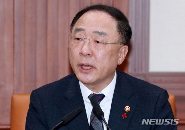 홍남기 부총리 “우한 폐렴 대응 예산 208억원 신속 집행”