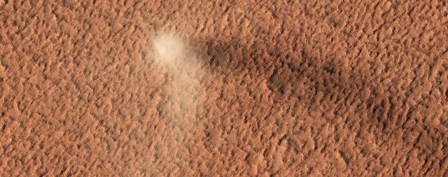 NASA, 화성에서 움직이는 먼지 악마의 모습 포착