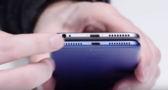 새롭게 출시될 아이폰7 모델에는 듀얼 스피커가 장착되는 대신 오디오 잭이 없어질 것이란 전망이 제기됐다. (사진=Unbox Therapy)