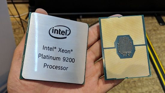 인텔 제온 스케일러블 2세대 프로세서 최상위 제품인 9200 프로세서(왼쪽, 사진=지디넷코리아)