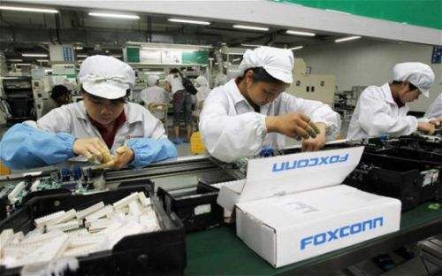 폭스콘, 중국 아이폰 공장 일부 인도로 옮긴다