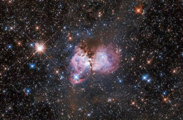 허블망원경, 우주 속 핑크색 구름 포착…별의 기원 밝힐까