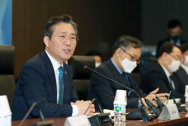 성윤모 장관 “철강산업 재도약 위해 유동성·수요회복·경쟁력 강화 지원”