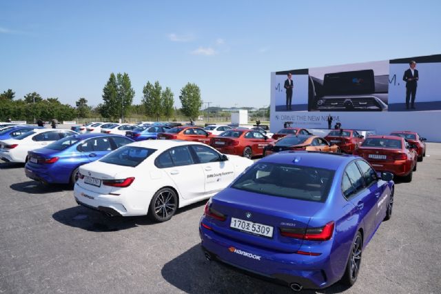 [현장] BMW의 신개념 ‘드라이브스루’ 신차발표회
