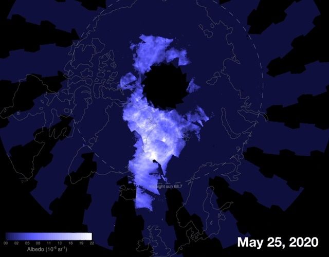 미 항공 우주국(NASA)이 북극 밤하늘에 푸르게 빛나는 야광운의 모습을 포착해 공개했다. (사진=NASA)