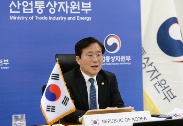 성윤모 산업 장관, 북한 관련 실물경제 영향 철저 대응 지시