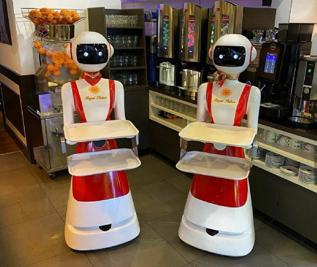 네덜란드 식당, 코로나19 방지 위해 웨이터 로봇 도입