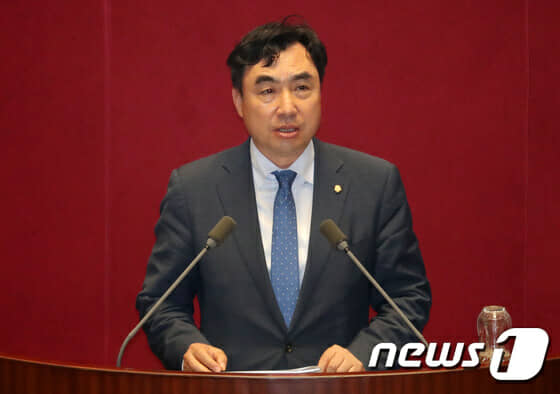 국회 정무위원장에 더불어민주당 윤관석 의원 선출