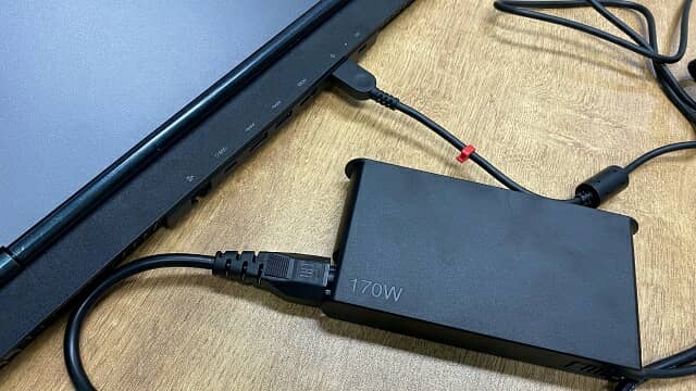 USB-C 단자로 최대 240W까지 충전 가능해졌다
