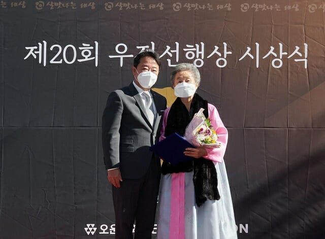 코오롱그룹, '우정선행상' 찾아가는 시상식 진행