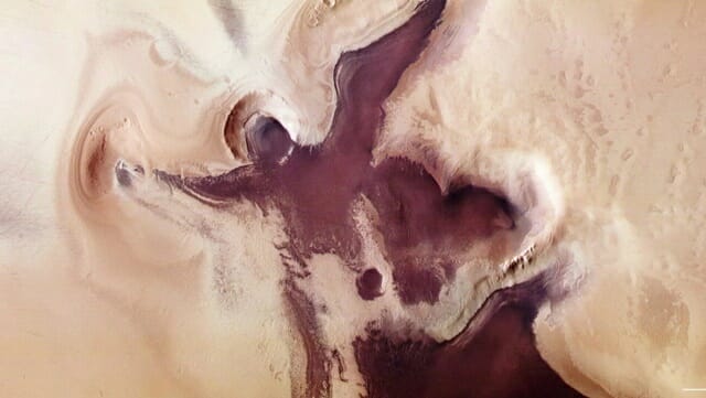 화성 남극 지표면에서 포착된 '천사의 형상'
