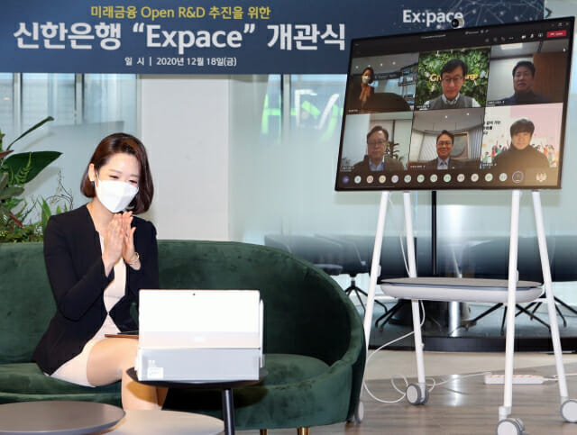 신한은행, 디지털 테스트베드 '익스페이스' 명동에 오픈