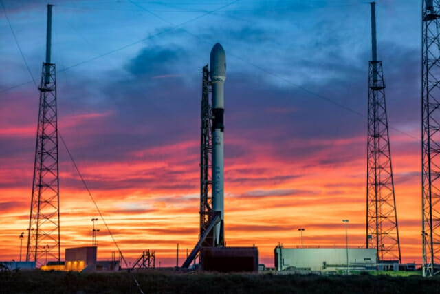 SpaceX는 대부분의 위성 발사 기록 … 한 번에 143 개의 공간