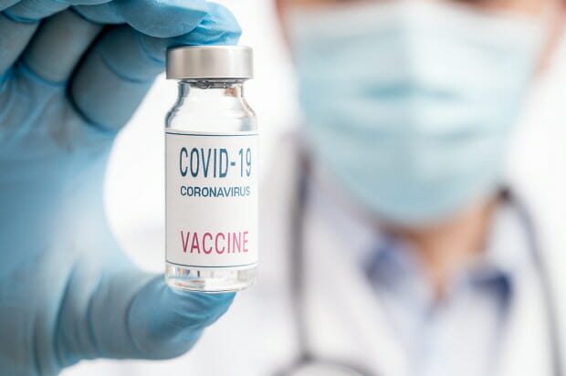 코로나 백신 접종, 2월 의료진부터 7월 전국민 확대