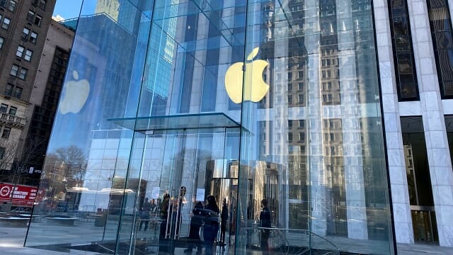 2020년 3월 당시 폐쇄되었던 미국 뉴욕 5번가 소재 애플 매장. (사진=지디넷코리아)