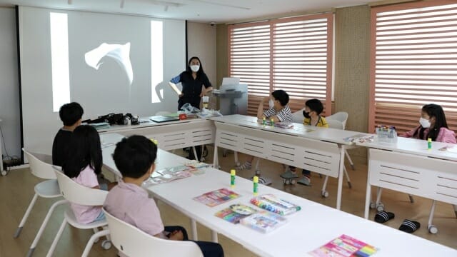 캐논코리아컨슈머이미징이 오는 8월 초등학생 가족 대상 사진 교육 프로그램을 운영한다.