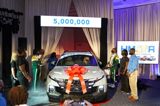 500만 번째 차량인 싼타크루즈를 모터쇼 형태로 공개하고 있다.