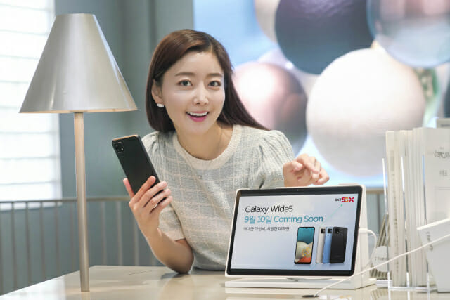 SKT, 가성비 5G 스마트폰 '갤럭시 와이드5' 단독 판매