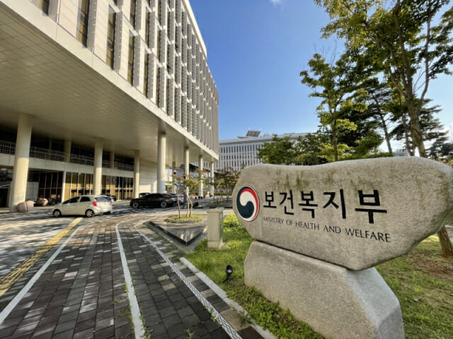 '맹탕' 논란 국민연금 계획안, 국무회의 의결…