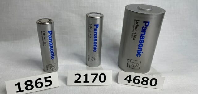 파나소닉은 테슬라를 위해 특별히 제작된 새로운 배터리 시제품을 공개했다. (사진=파나소닉)