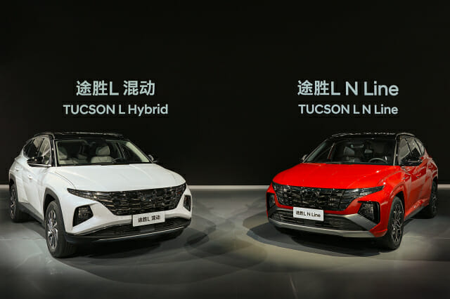 현대차가 2021 광저우 국제 모터쇼에서 중국형 투싼 하이브리드와 N라인을 공개했다.