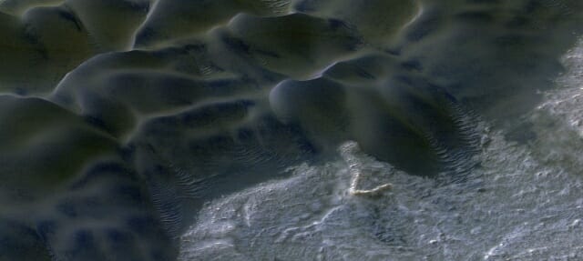 붉은 행성 ‘화성’에서 포착된 거대 모래 파도  [여기는 화성]