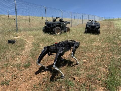 로봇 개, 이번엔 미·멕시코 국경에 배치돼 논란