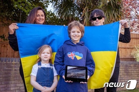 '푸틴에게 바나나 던져라'…10세 소년, 우크라 응원하려 게임 개발