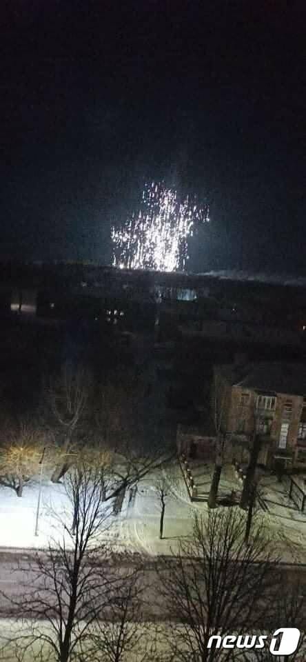 세르히 하이다이 루한스크 주지사가 13일(현지시간) 러시아군이 백린탄을 사용했다고 주장하면서 페이스북에 사진을 게재했다. 2022.03.13/news1 © 뉴스1('Serhiy Haidai' 페이스북 갈무리)