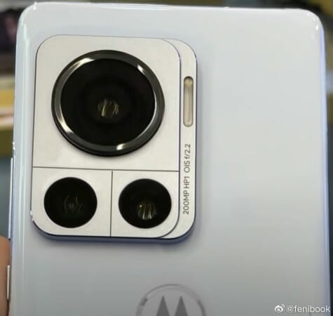 모토로라 엣지 프론티어의 후면 카메라 모듈 유출 사진 (사진=웨이보)