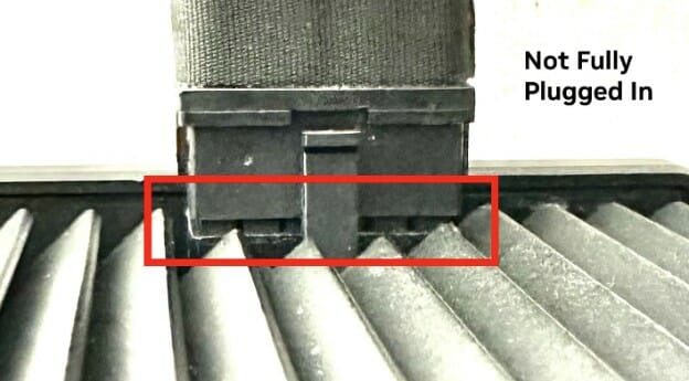 PCI-SIG가 제안하는 12V-2×6 단자는 전력 소모를 감지하는 4핀 길이를 기존 대비 더 짧게 조정해 케이블 밀착을 유도한다. (사진=엔비디아)