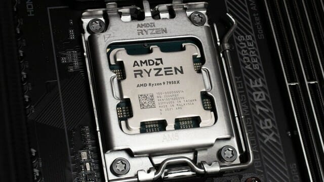 AMD AM5 소켓에 장착된 라이젠 9 7950X 프로세서. (사진=AMD)