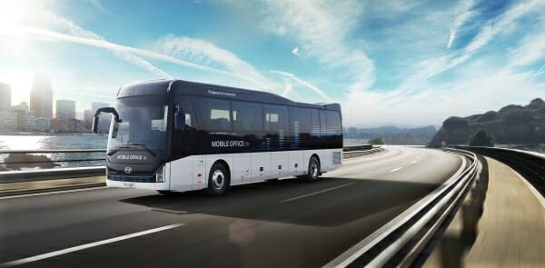 '고속버스가 사무공간으로'…현대차, 유니버스 모바일 오피스 출시