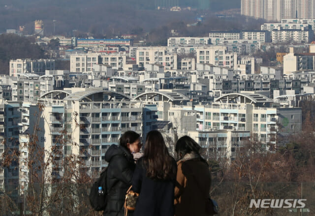 '숨만 쉬고 모아도' 서울 집 사려면 14년 걸린다