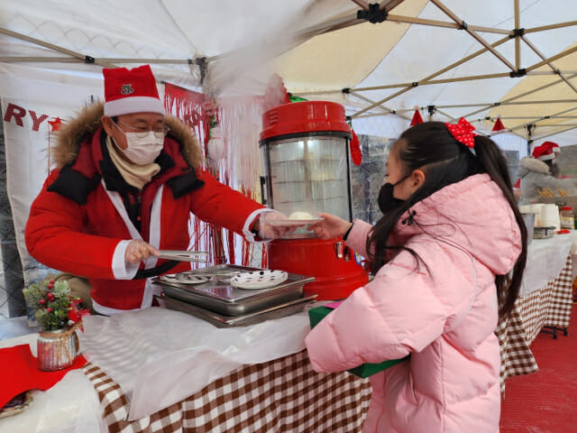 LG헬로비전, 크리스마스 맞이 임직원 참여 봉사 '헬로달콤산타' 진행