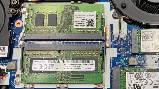 노트북에 장착된 SO-DIMM 규격 DDR4 메모리 모듈. (사진=지디넷코리아)