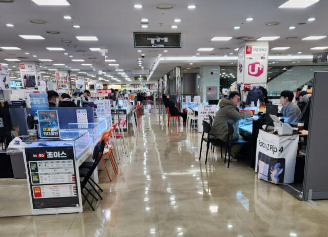 갤럭시S23 공식 출시날, 불법 보조금 '성지' 판매
