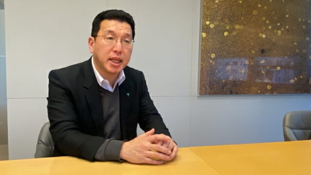 하나금융그룹 황보현우 CDO가 인터뷰 중 질의에 답변하고 있다.