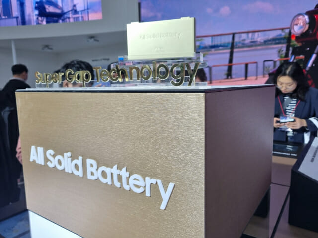 삼성SDI가 인터배터리 2023에서 공개한 전고체 배터리 모형 (사진=지디넷코리아)