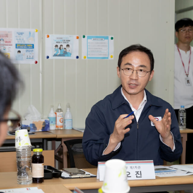 김오진 국토교통부 제1차관이 18일 대구 제3산업단지를 방문해 노후 산단 재생사업을 신속하고 원활하게 추진할 수 있도록 제도를 개선할 것을 약속했다.