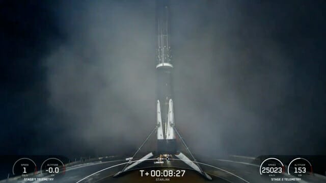 팰컨9 로켓이 19일 22기의 스타링크 위성을 발사한 이후 드론 선박 갑판대에 착륙한 모습 (사진=스페이스X)