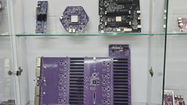 엑세스랩에서 직접 설계 및 개발한 ARM 서버 메인보드