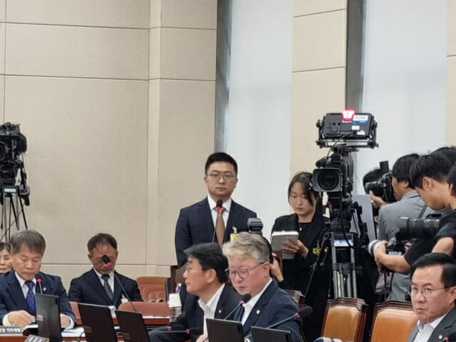 16일 정무위 국감에 증인으로 출석한 레이 장 알리익스프레스코리아 한국 대표