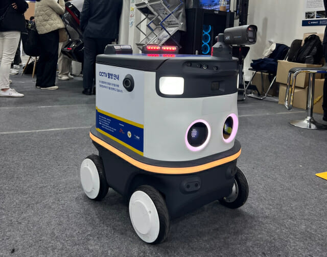 뉴빌리티가 제5회 국제치안산업대전서 선보인 인공지능 순찰로봇 '뉴비' (사진=신영빈 기자)