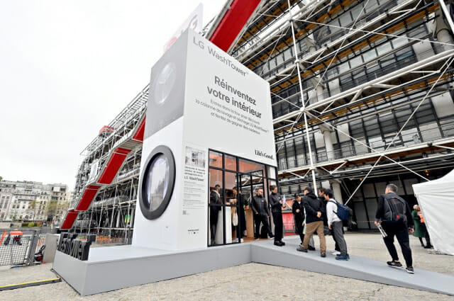 LG전자, 프랑스 파리에 8m 초대형 '워시타워' 설치...차별함 알린다