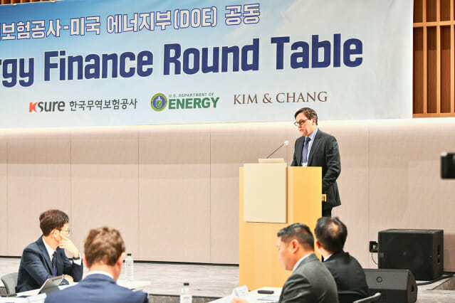 로버트 마큠 미국 에너지부 산하 대출프로그램 사무국(LPO) 부국장이 15일 서울 종로 크레센도 빌딩에서 열린 ‘우리기업 미국 청정에너지 프로젝트 지원을 위한 라운드 테이블’행사에서 인사말을 하고 있다.