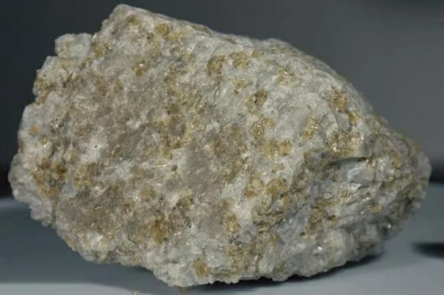 달에서 가져온 암석에서 ‘수소’ 발견됐다 [우주로 간다]