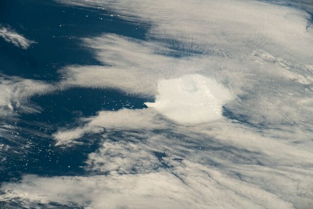[사진] 세계 최대 크기 빙산, 하루 4.8㎞ 이동…우주서 봤더니
